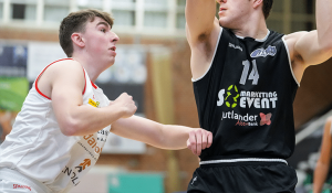 Mads Bro er årets unge spiller i Basketligaen Mads Bro er årets unge spiller i Basketligaen