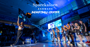 Vi bor nu i Sparekassen Danmark Basketball Center Vi bor nu i Sparekassen Danmark Basketball Center