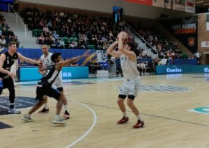 Næstved tager fronten i Basketligaen efter dramatisk sejr over Bakken Bears i Aarhus Næstved tager fronten i Basketligaen efter dramatisk sejr over Bakken Bears i Aarhus